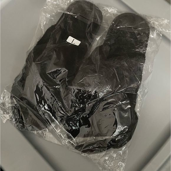 Ladies Slippers - Picture 3 of 3